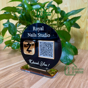 mica để bàn quét mã qrcode