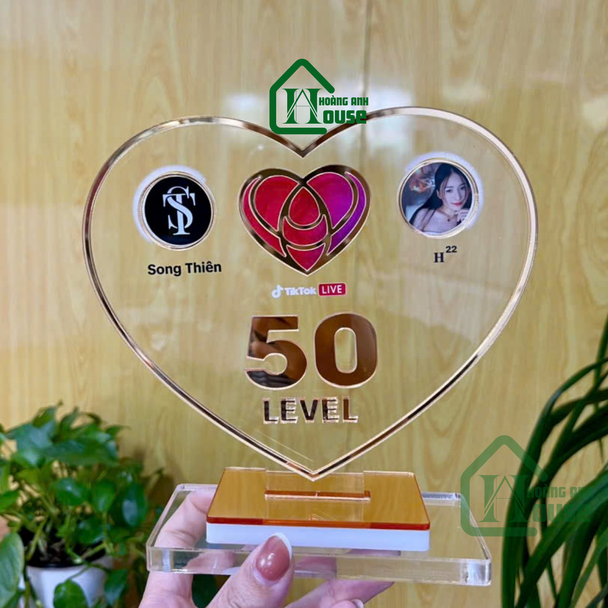 Standee Tim Đội Tiktok Mica Trong