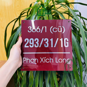 Biển Số Nhà Mica Đỏ Đô Chữ Alu bạc